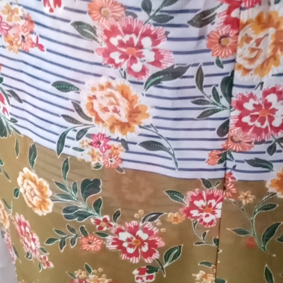 Cabo top. Sleeveless blouse, gently worm - Picture 3 of 4